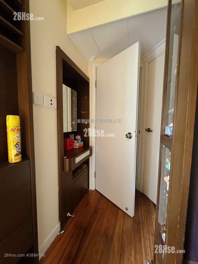 Metro City Rental 3 Bedrooms , 2 Bathrooms 538 ft²
