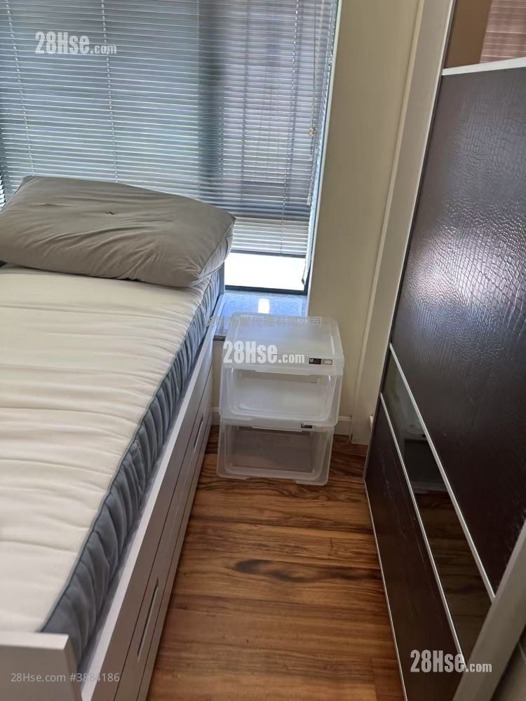 Metro City Rental 3 Bedrooms , 2 Bathrooms 538 ft²