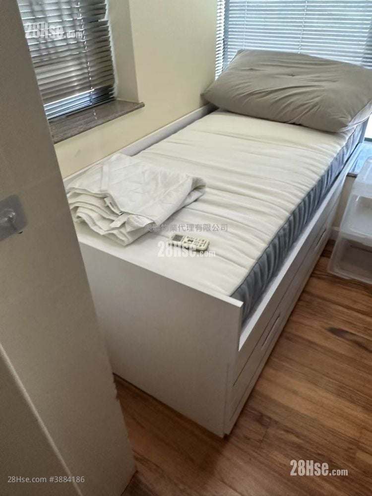 Metro City Rental 3 Bedrooms , 2 Bathrooms 538 ft²