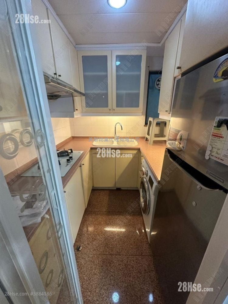 Metro City Rental 3 Bedrooms , 2 Bathrooms 538 ft²