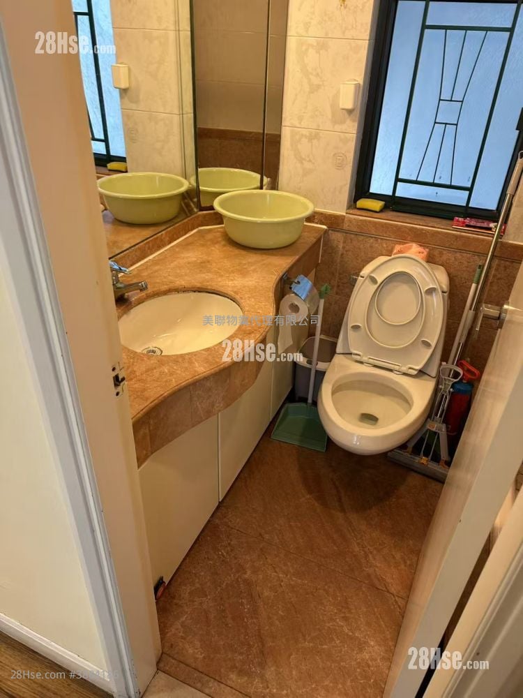 Metro City Rental 3 Bedrooms , 2 Bathrooms 538 ft²