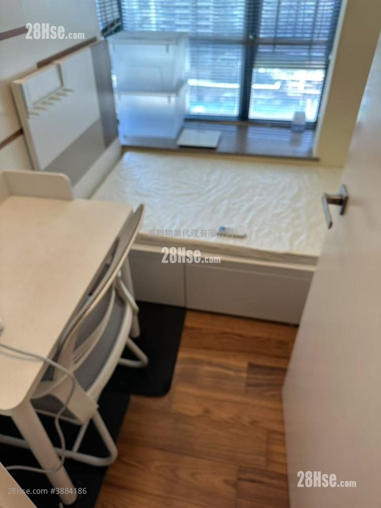Metro City Rental 3 Bedrooms , 2 Bathrooms 538 ft²