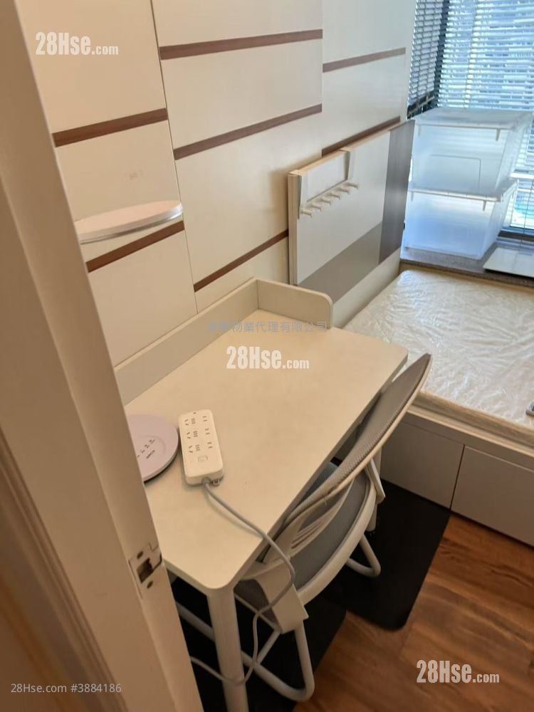 Metro City Rental 3 Bedrooms , 2 Bathrooms 538 ft²