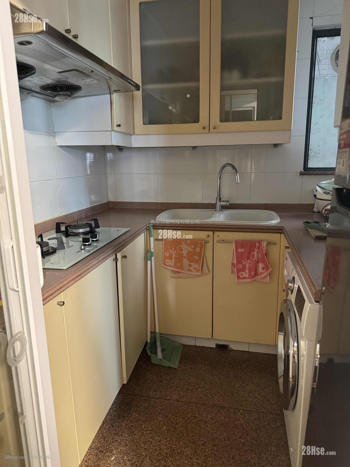 Metro City Rental 3 Bedrooms , 2 Bathrooms 538 ft²