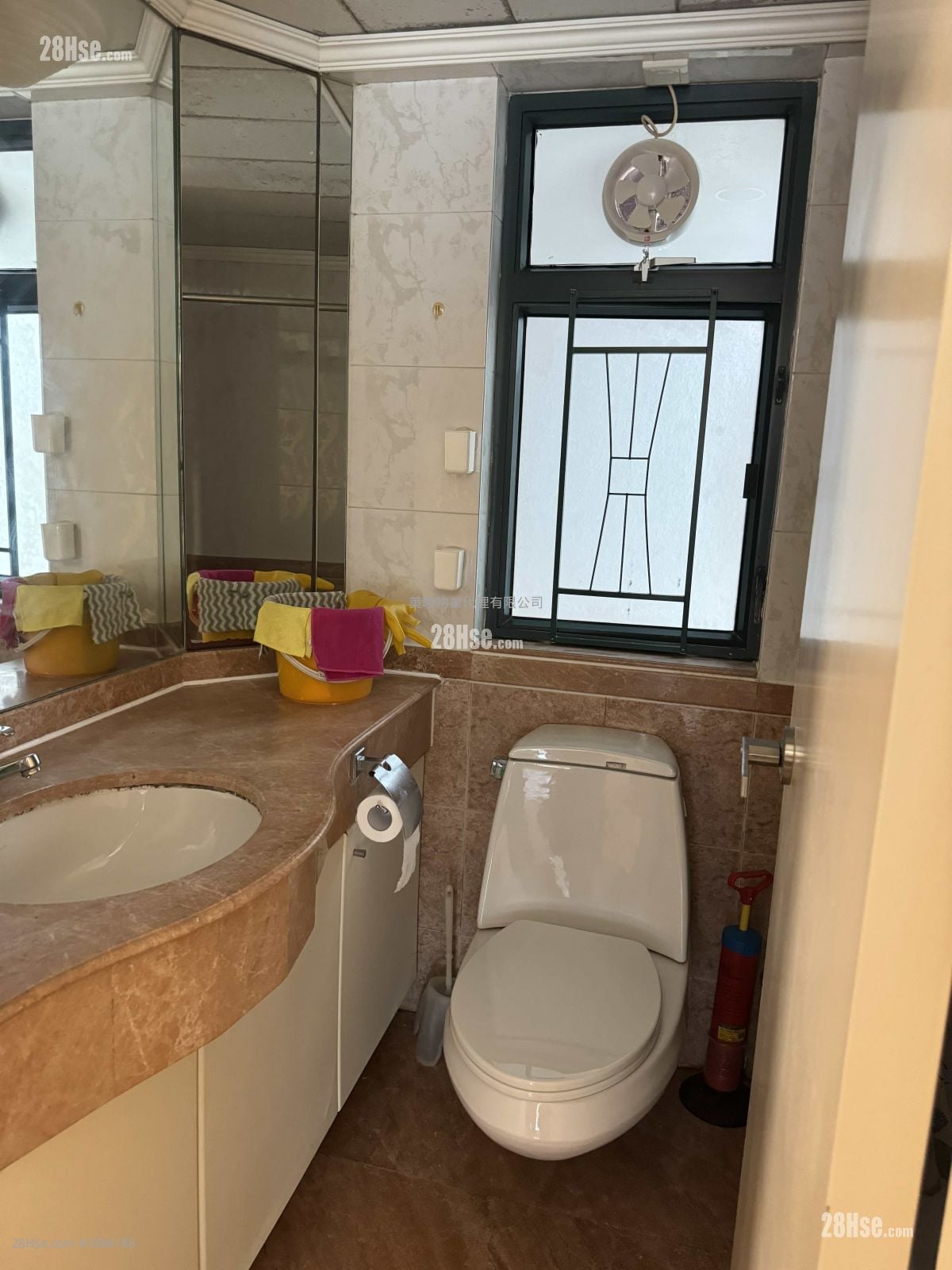 Metro City Rental 3 Bedrooms , 2 Bathrooms 538 ft²