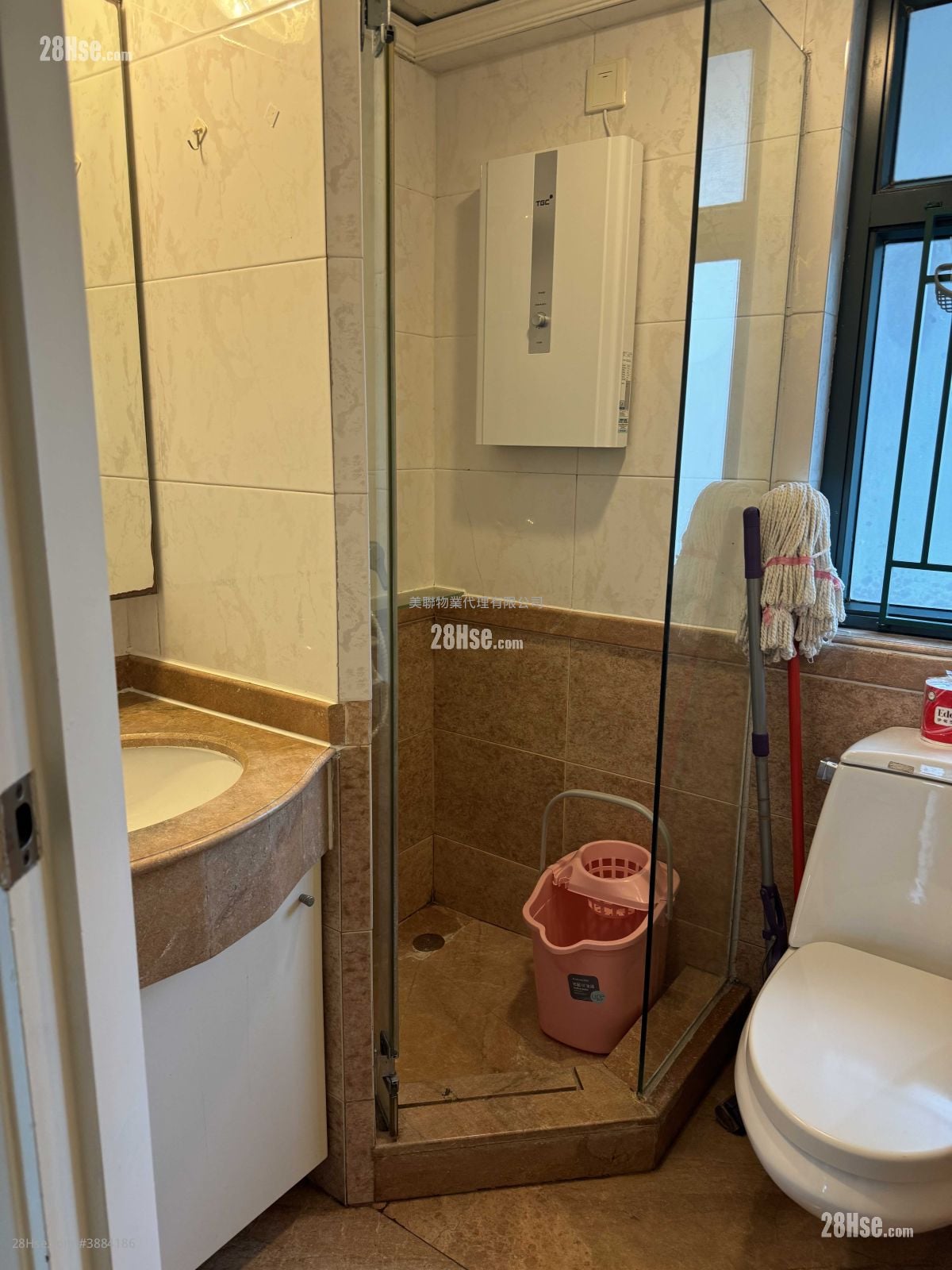 Metro City Rental 3 Bedrooms , 2 Bathrooms 538 ft²