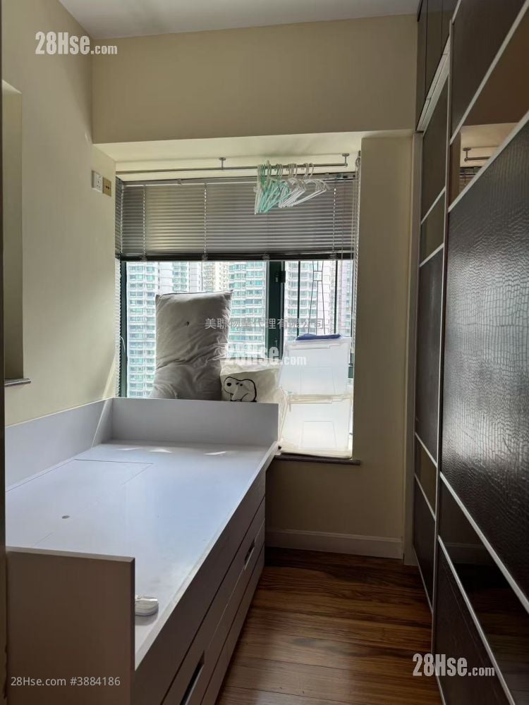 Metro City Rental 3 Bedrooms , 2 Bathrooms 538 ft²