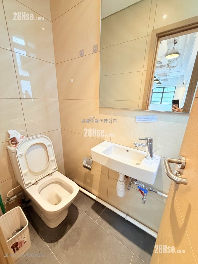The Globe Rental Studio , 1 Toilet 925 ft²
