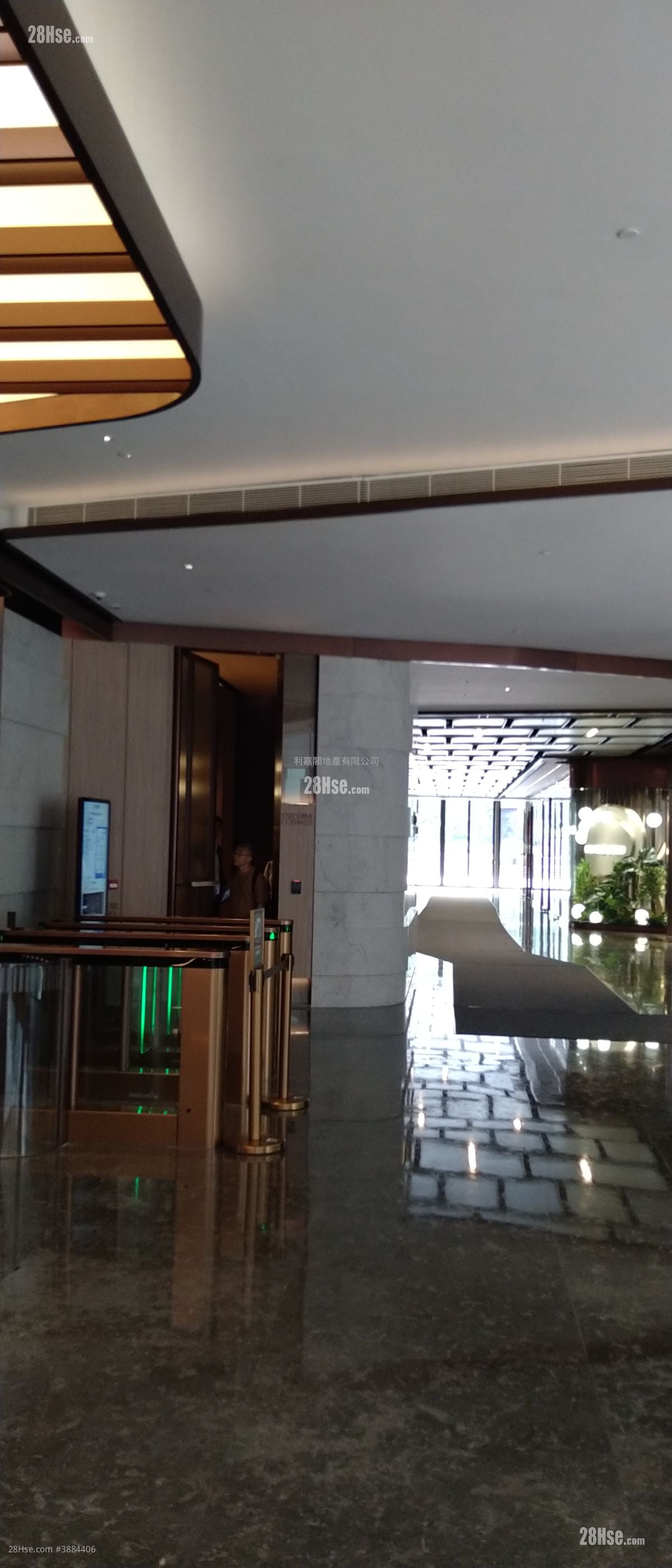 83 Wing Hong Street Sell 592 ft²
