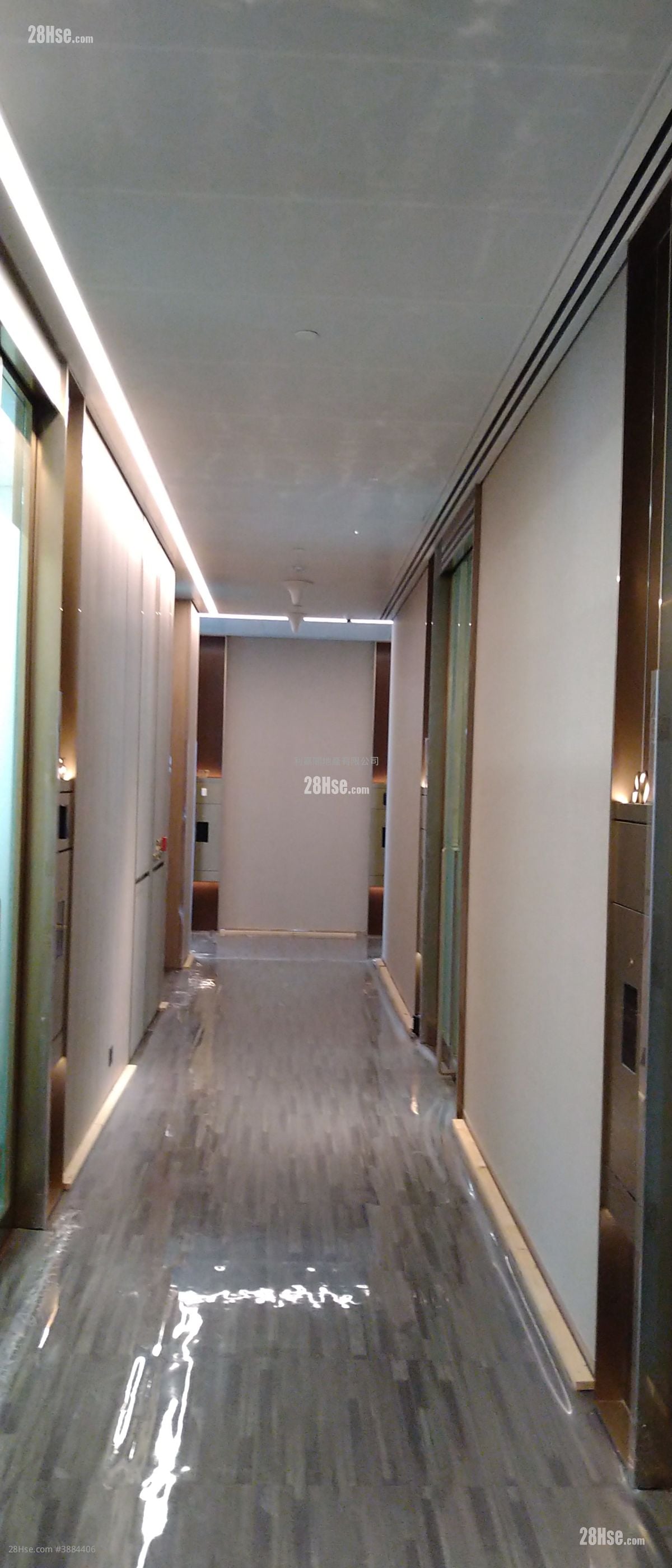 83 Wing Hong Street Sell 592 ft²