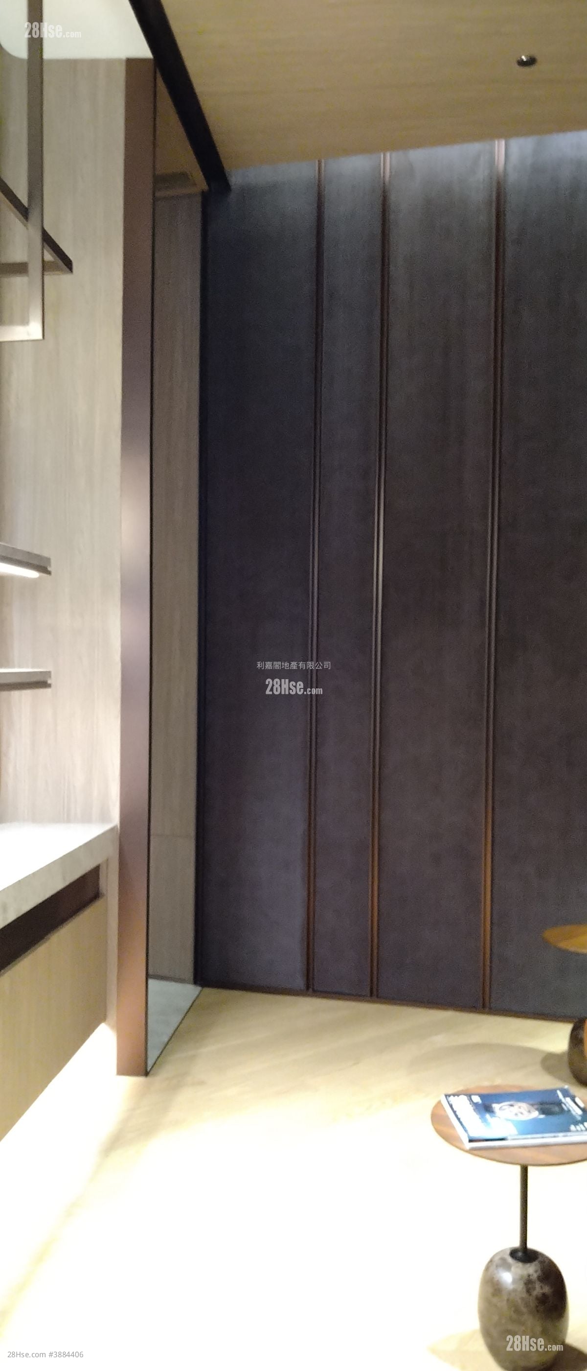 83 Wing Hong Street Sell 592 ft²