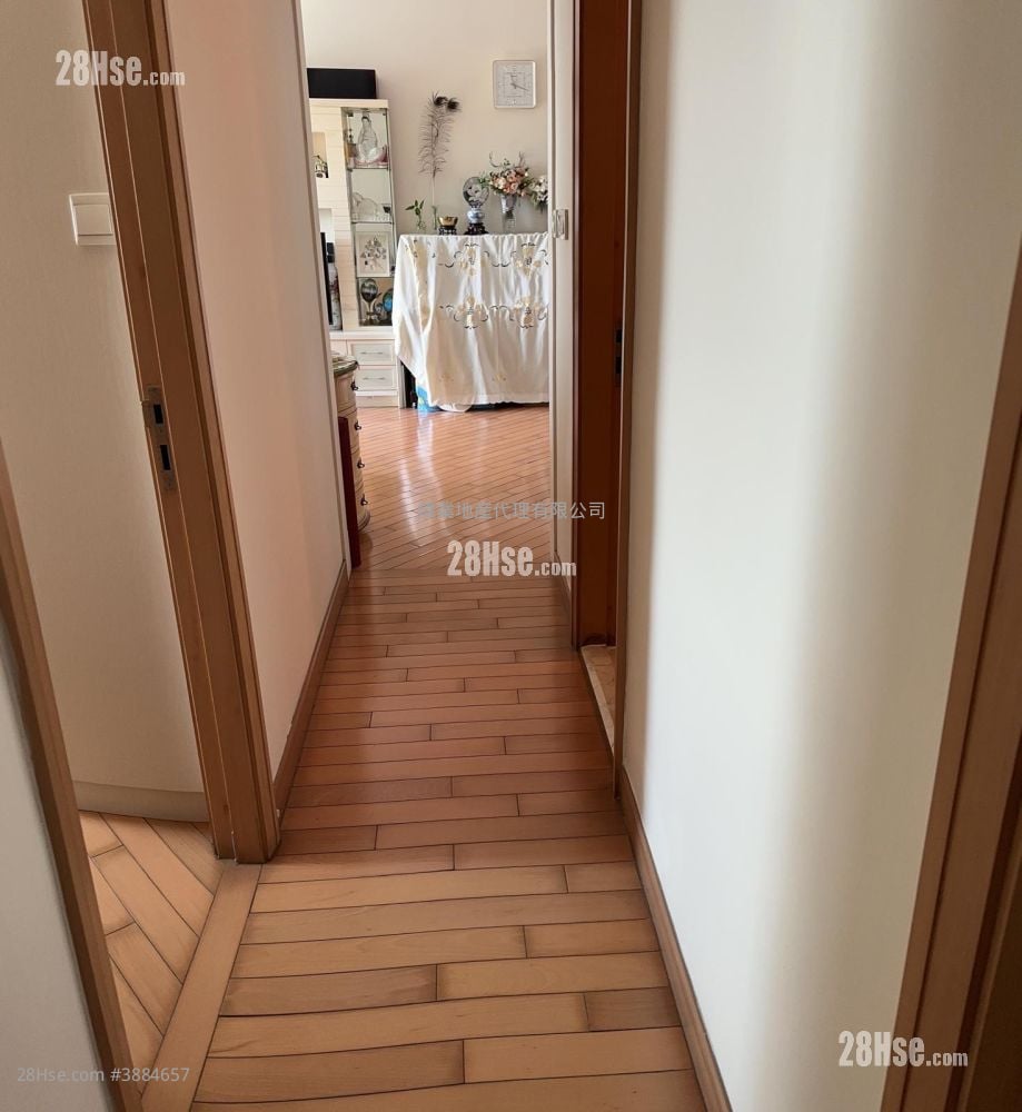 Manhattan Hill Sell 3 Bedrooms , 2 Bathrooms 1,135 ft²