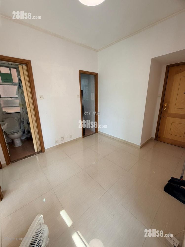 Tung Wai Court Sell 2 Bedrooms , 1 Bathroom 272 ft²