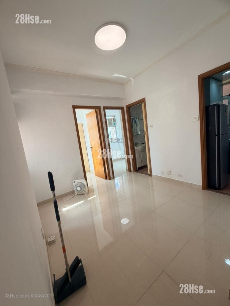 Tung Wai Court Sell 2 Bedrooms , 1 Bathroom 272 ft²