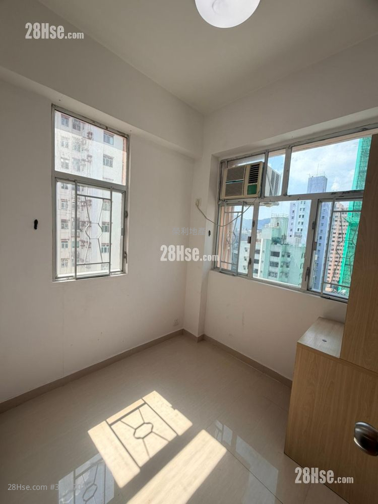 Tung Wai Court Sell 2 Bedrooms , 1 Bathroom 272 ft²