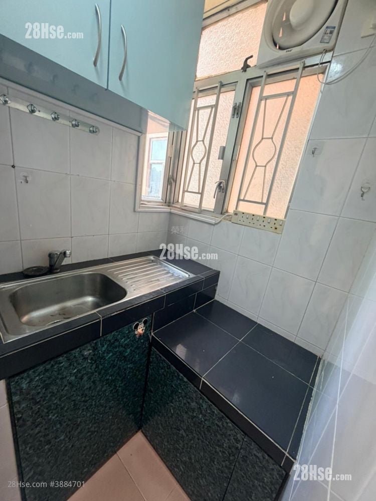 Tung Wai Court Sell 2 Bedrooms , 1 Bathroom 272 ft²