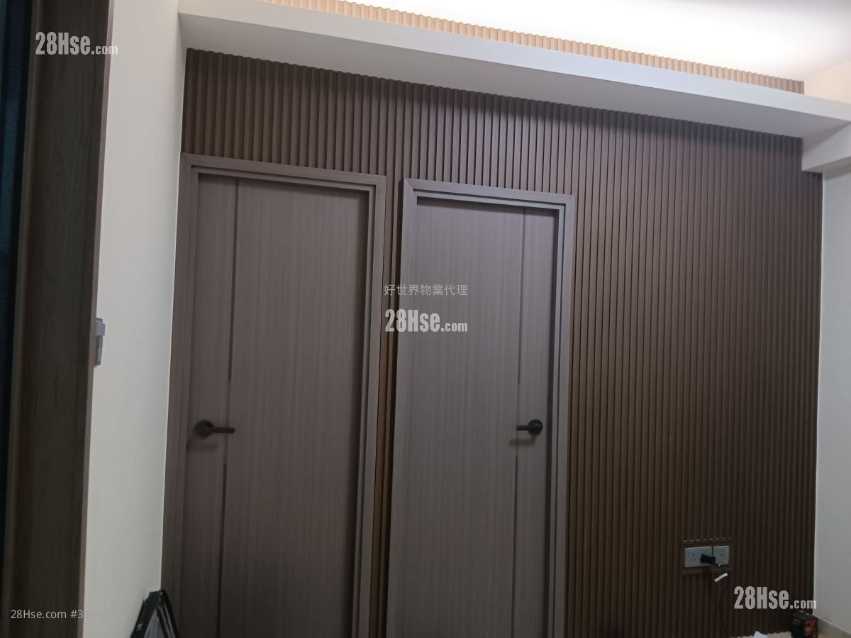 living room: Winner Centre Rental 2 Bedrooms , 1 Bathroom 266 ft²