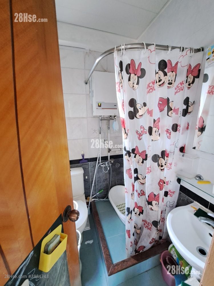 bathroom: Ho Shun Yee Building Rental 1 Bedroom , 1 Bathroom 266 ft²
