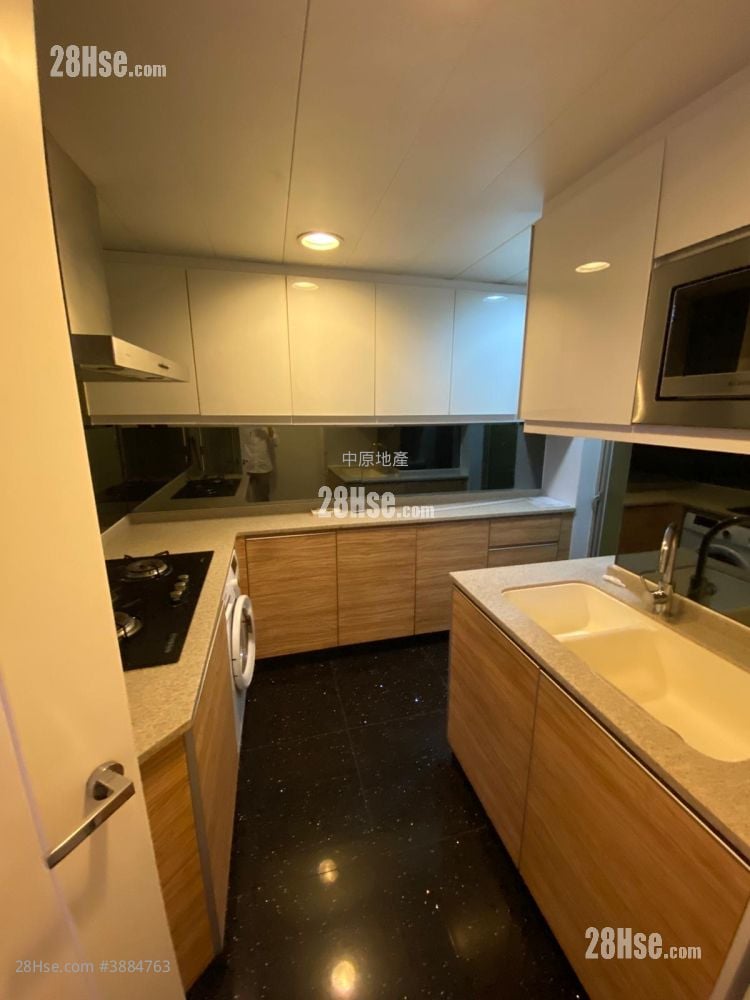 Uptown Sell 3 Bedrooms , 2 Bathrooms 764 ft²