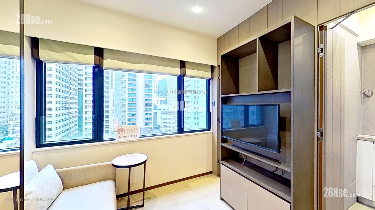 living room: Star Studios Rental Studio , 1 Bathroom 142 ft²