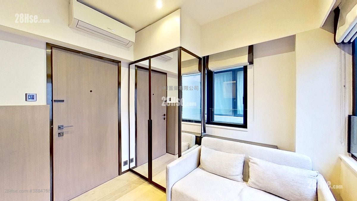 living room: Star Studios Rental Studio , 1 Bathroom 142 ft²
