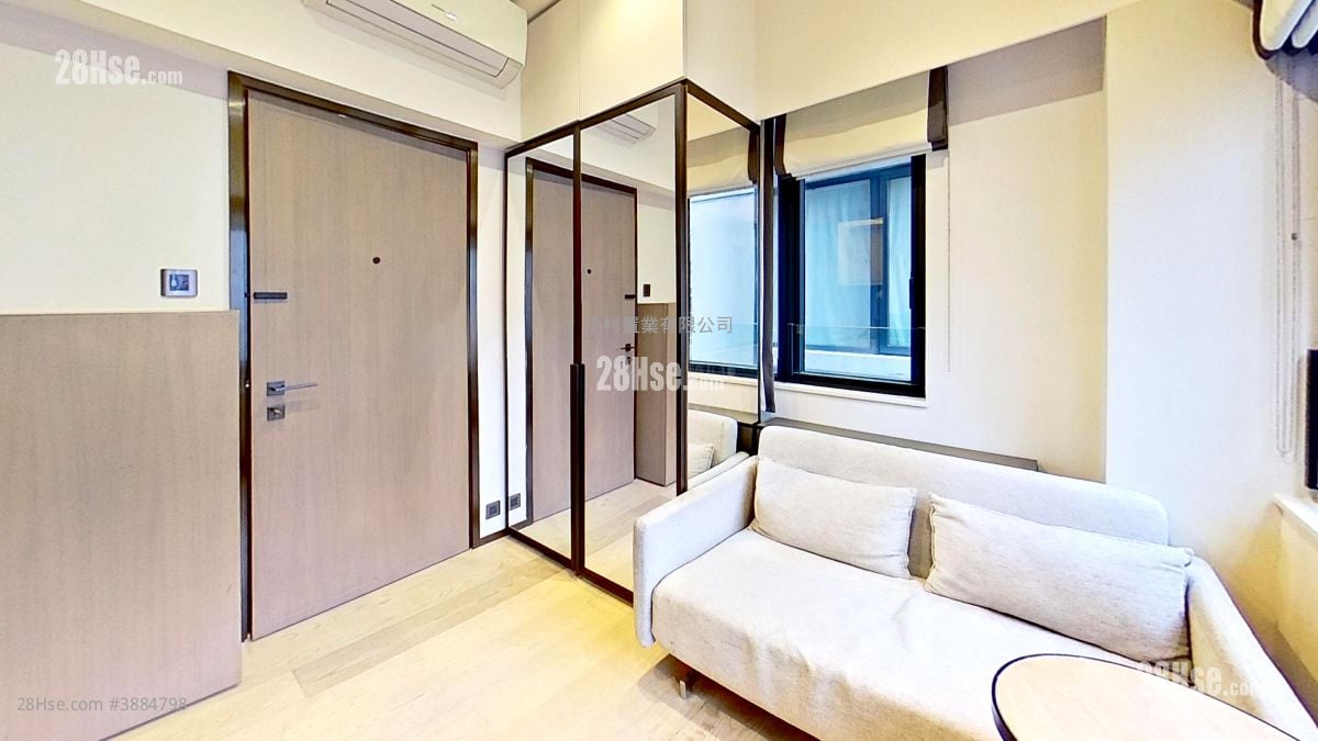 living room: Star Studios Rental Studio , 1 Bathroom 142 ft²
