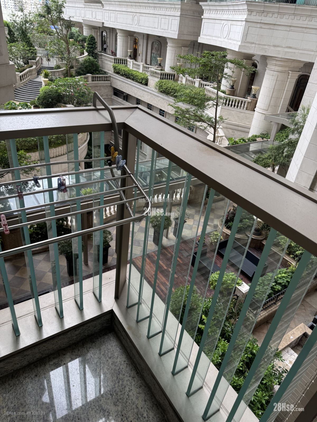 厨房外的露台kitchen’s balcony 