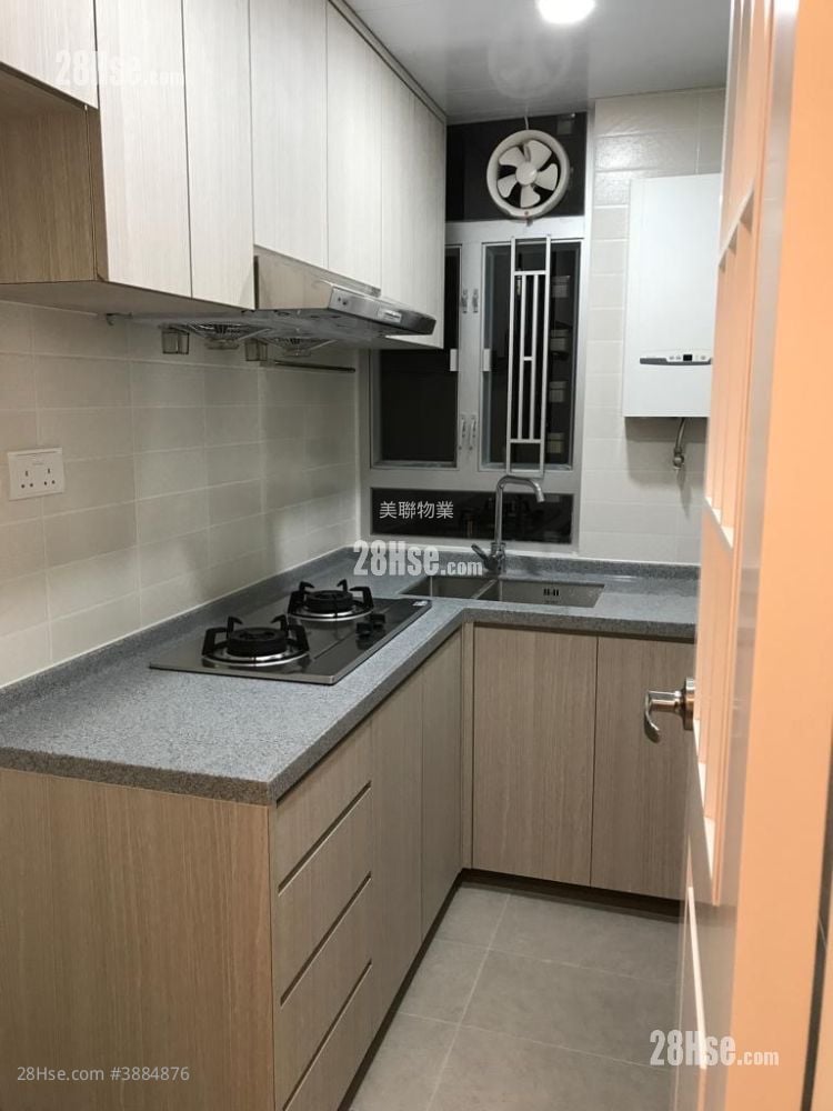 Lung Poon Court Rental 2 Bedrooms , 1 Bathroom 383 ft²
