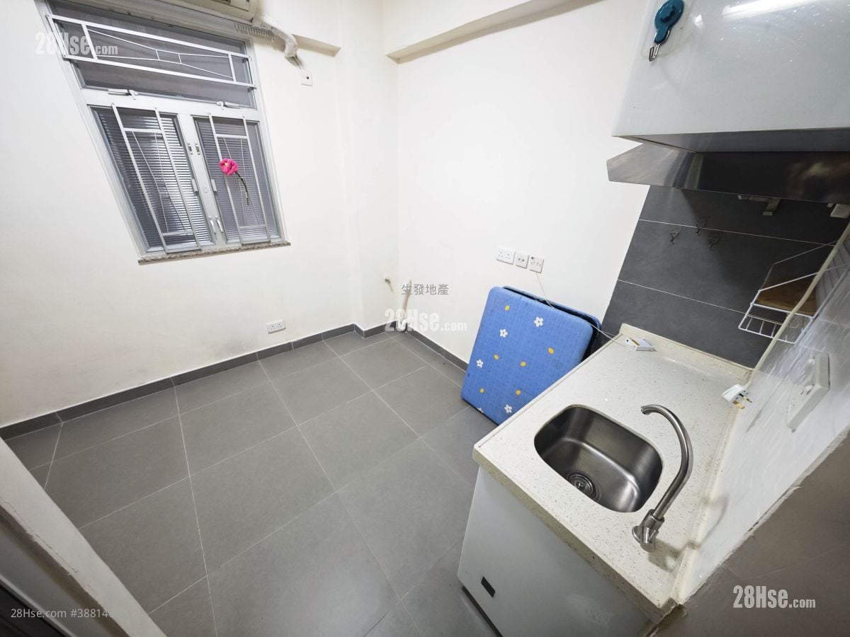 Yin Hing Building Rental Studio , 1 Bathroom 120 ft²