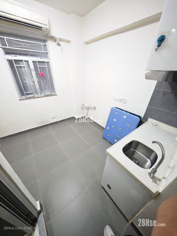 Yin Hing Building Rental Studio , 1 Bathroom 120 ft²