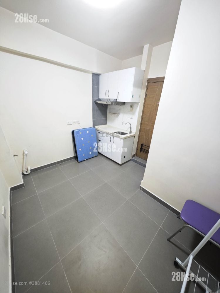 Yin Hing Building Rental Studio , 1 Bathroom 120 ft²