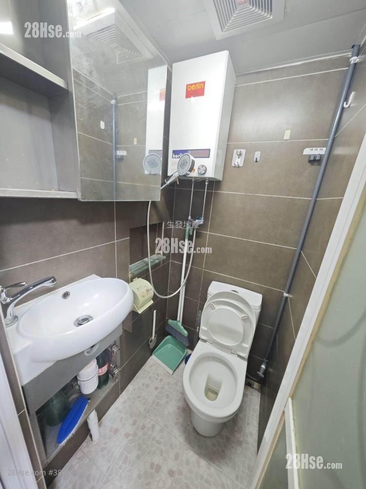 Yin Hing Building Rental Studio , 1 Bathroom 120 ft²