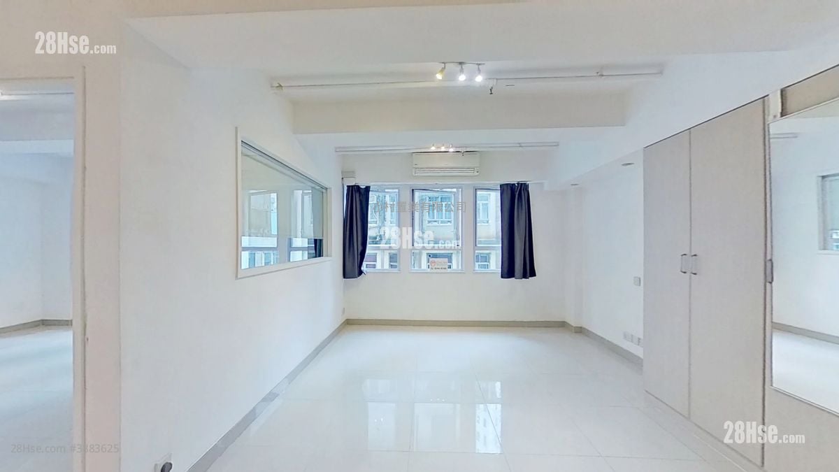 living room: Kam Tak Building Rental 2 Bedrooms , 1 Bathroom 800 ft²