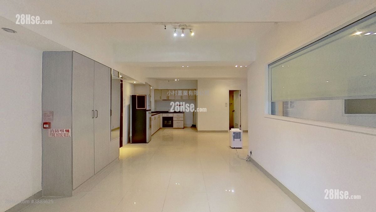 living room: Kam Tak Building Rental 2 Bedrooms , 1 Bathroom 800 ft²