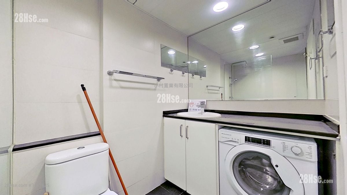 bathroom: Kam Tak Building Rental 2 Bedrooms , 1 Bathroom 800 ft²