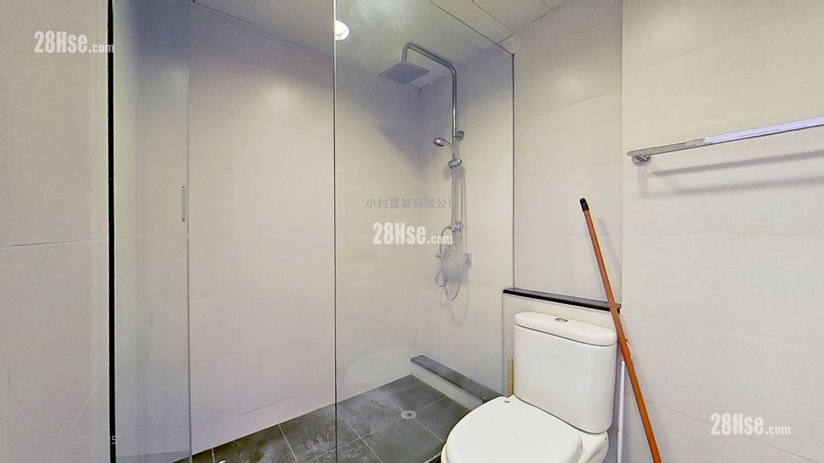 bathroom: Kam Tak Building Rental 2 Bedrooms , 1 Bathroom 800 ft²