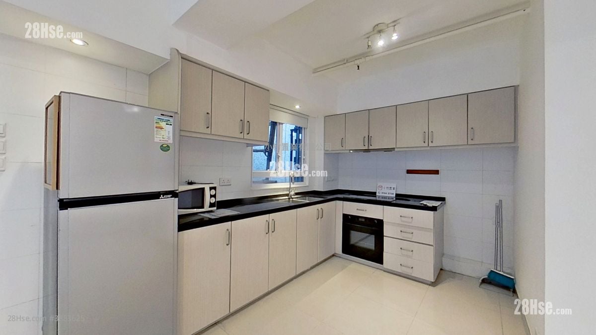 kitchen: Kam Tak Building Rental 2 Bedrooms , 1 Bathroom 800 ft²