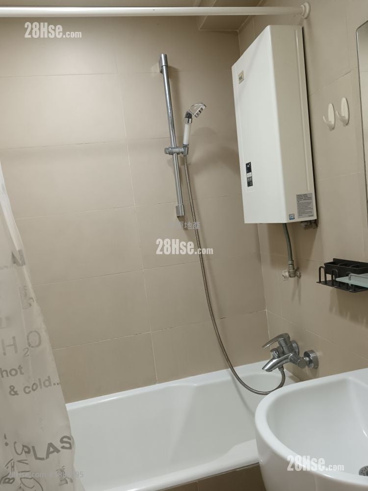Glamour Garden Rental 1 Bathroom 386 ft²