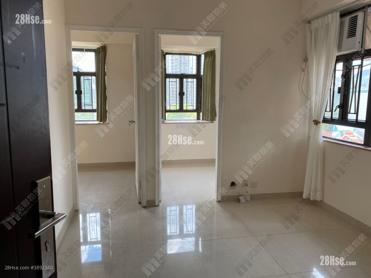 Wai Wah Centre Sell 2 Bedrooms 308 ft²