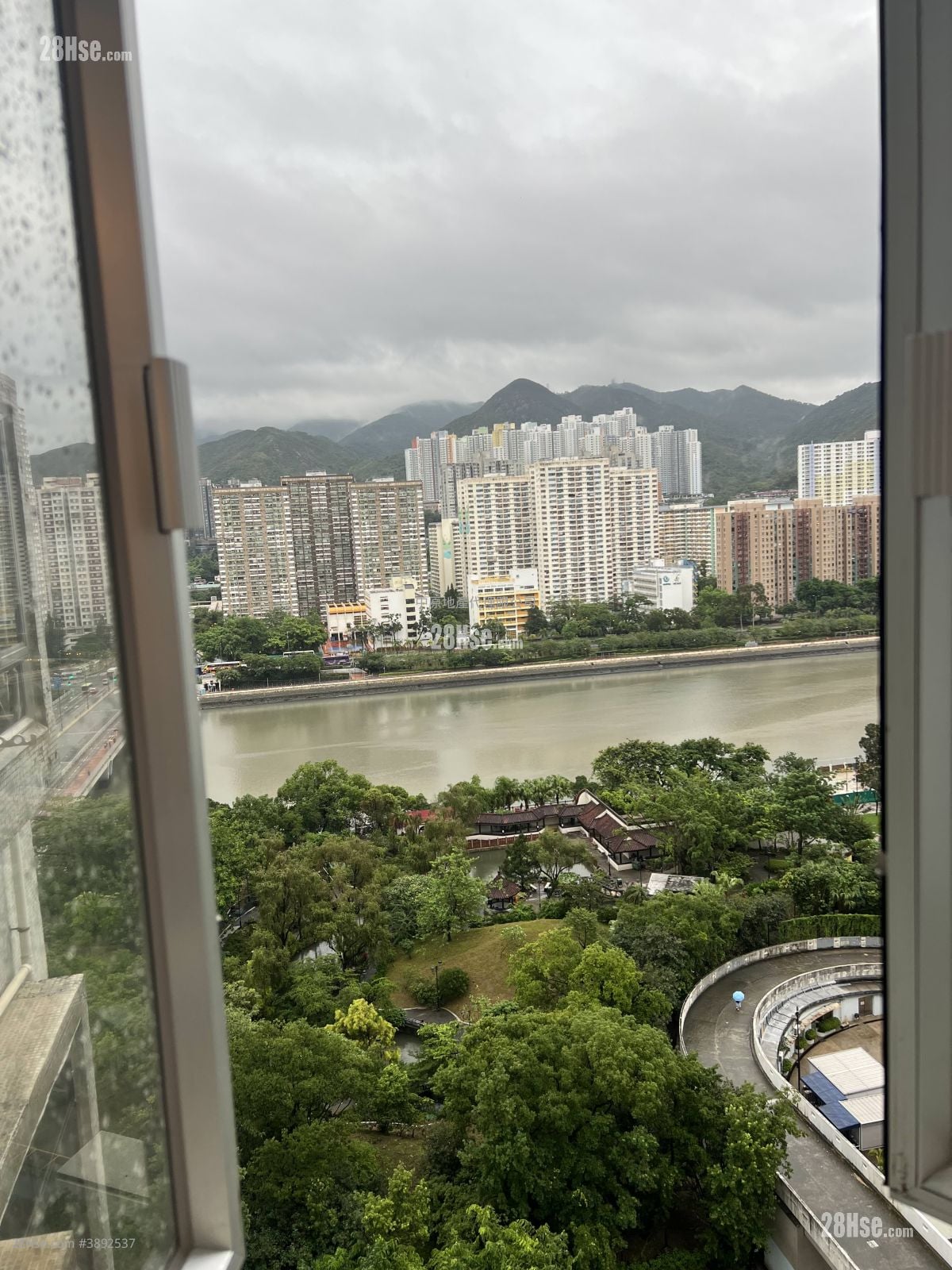 Lucky Plaza Sell 2 Bedrooms , 1 Bathroom 334 ft²