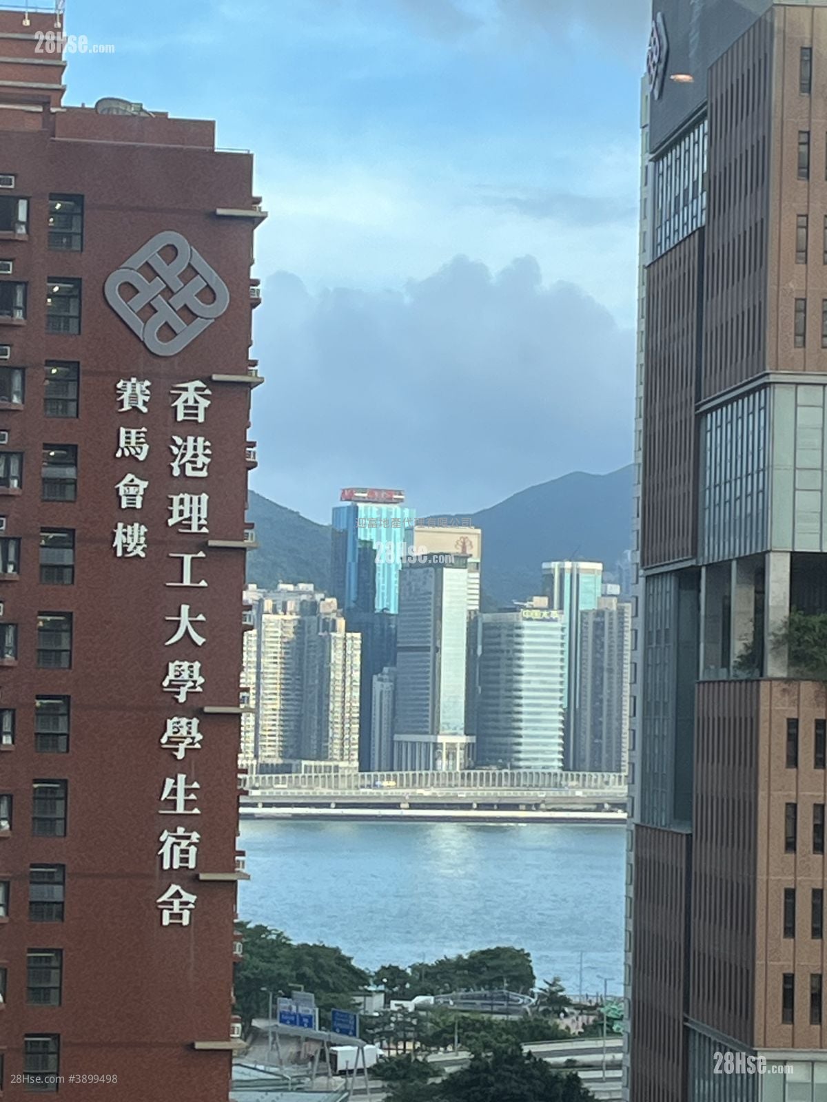 半島豪庭 售盤 2 房 , 2 浴室 739 平方呎