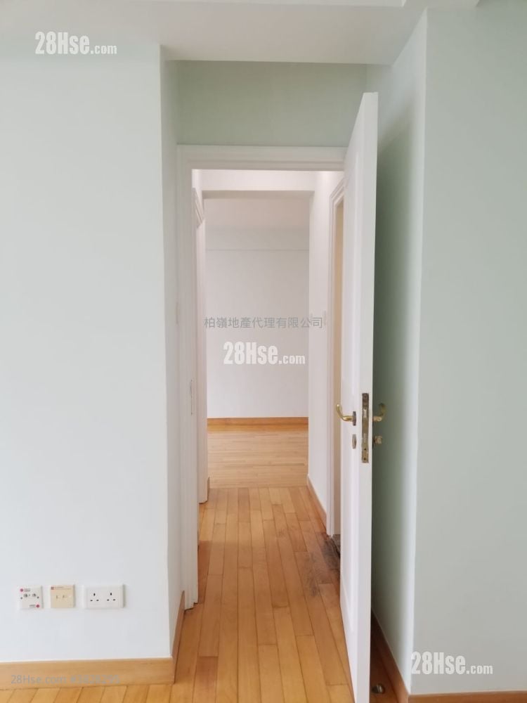 Queen's Terrace #3828295 For Sale Property Detail Page - Vista 4