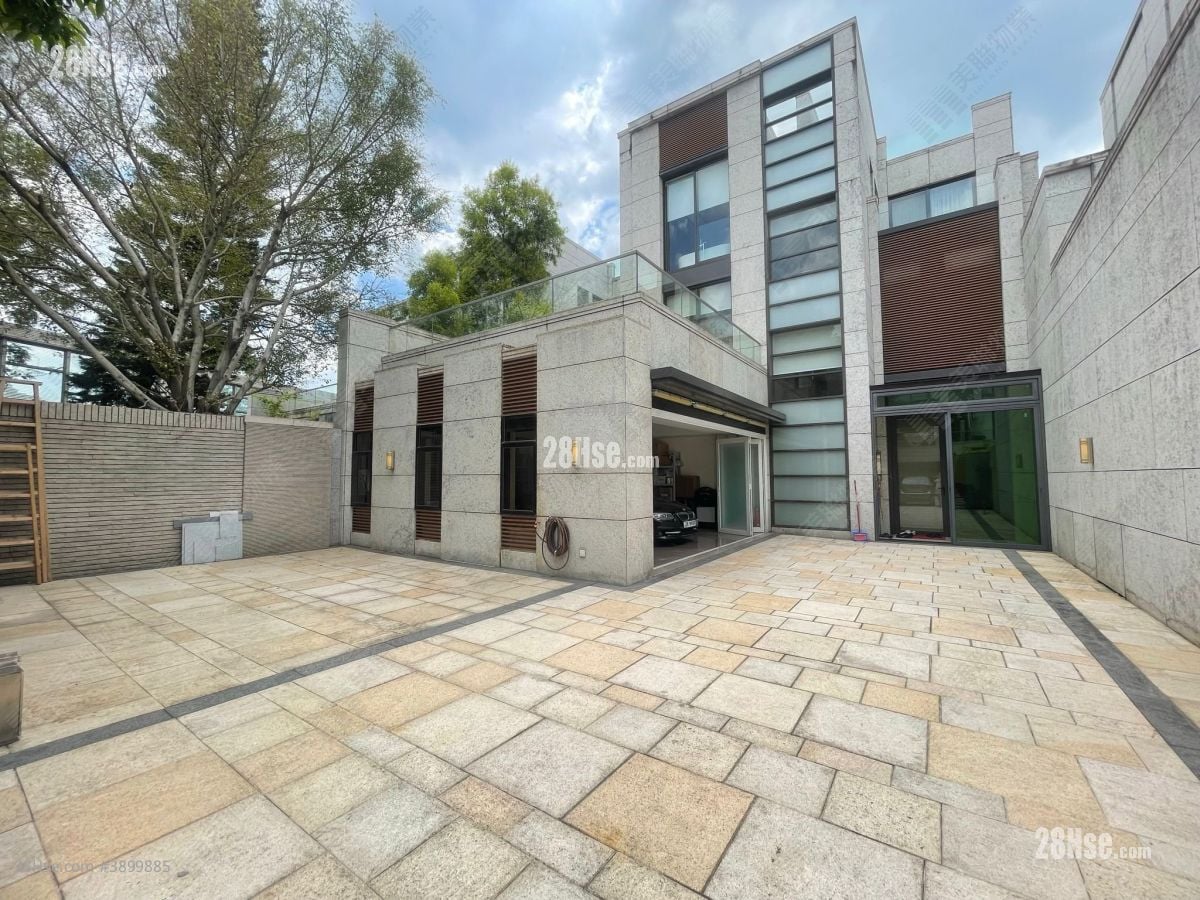 Valais Sell 5+ Bedrooms 2,771 ft²