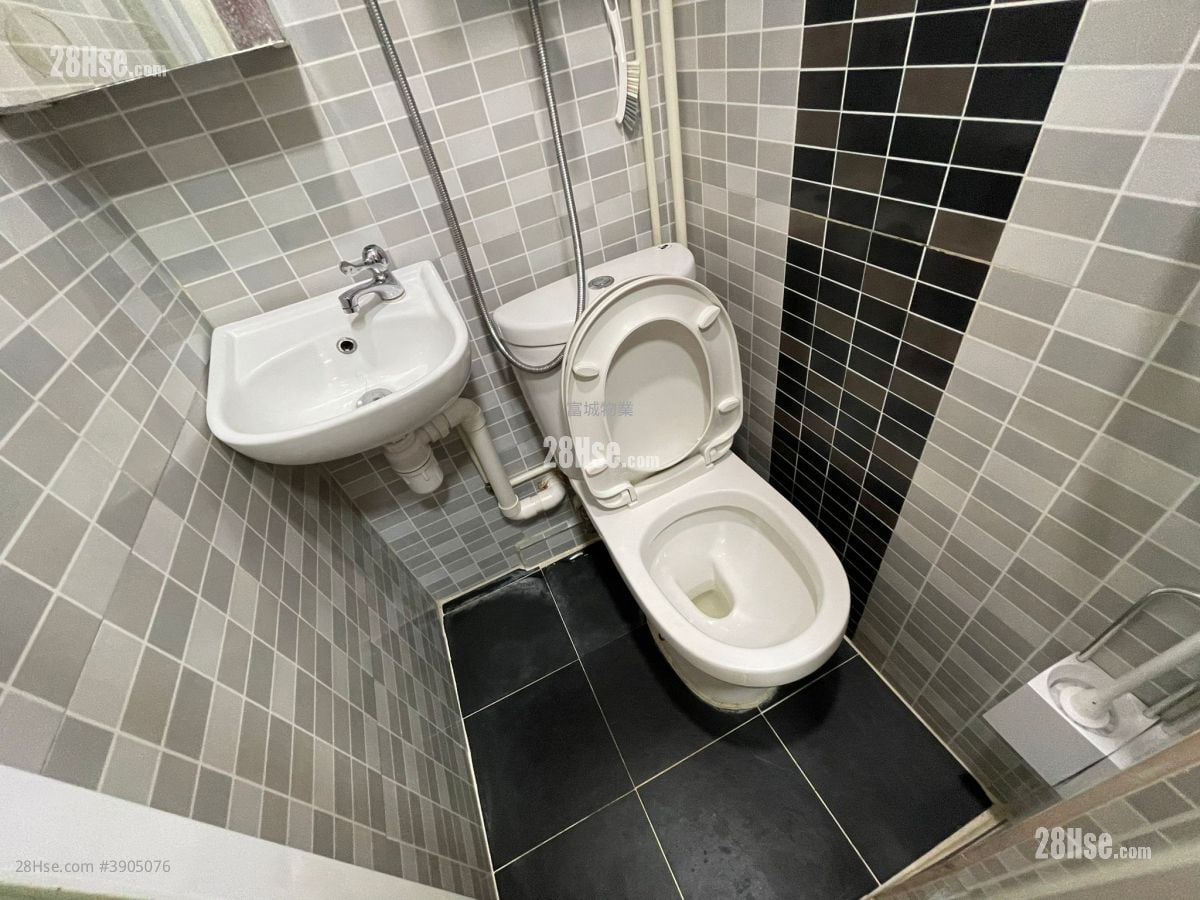 Man Chik Building #3905076 Rental Property Detail Page - Więcej