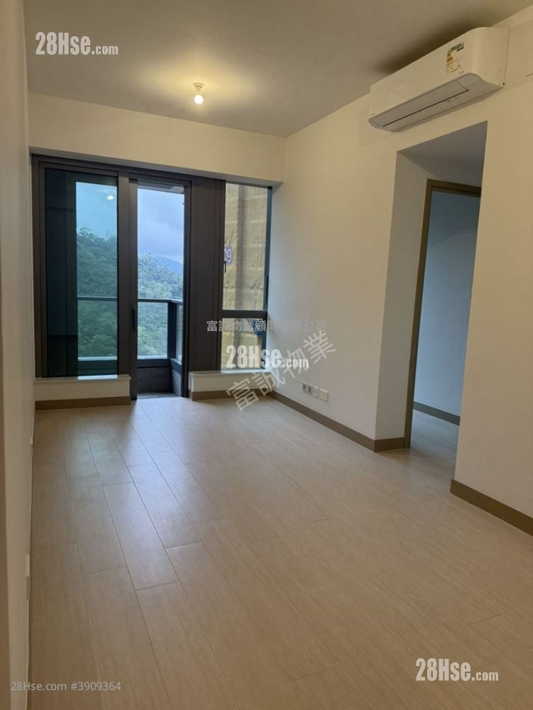 Chill Residence Rental 3 Bedrooms , 1 Bathroom 589 ft²