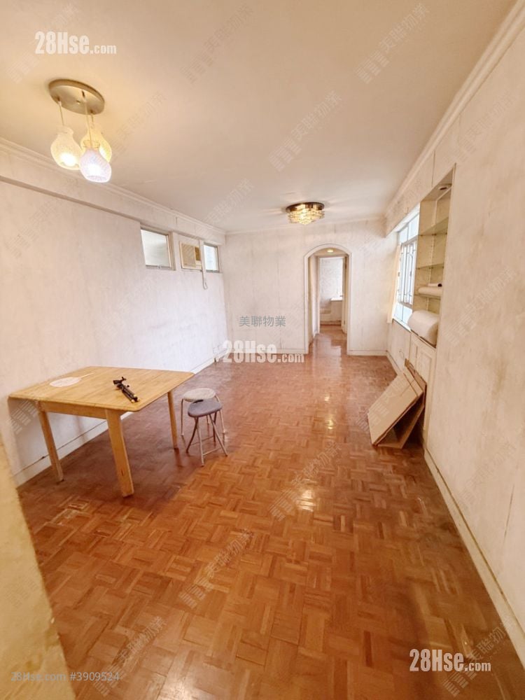 Sunningdale Garden Sell 3 Bedrooms , 1 Bathroom 583 ft²