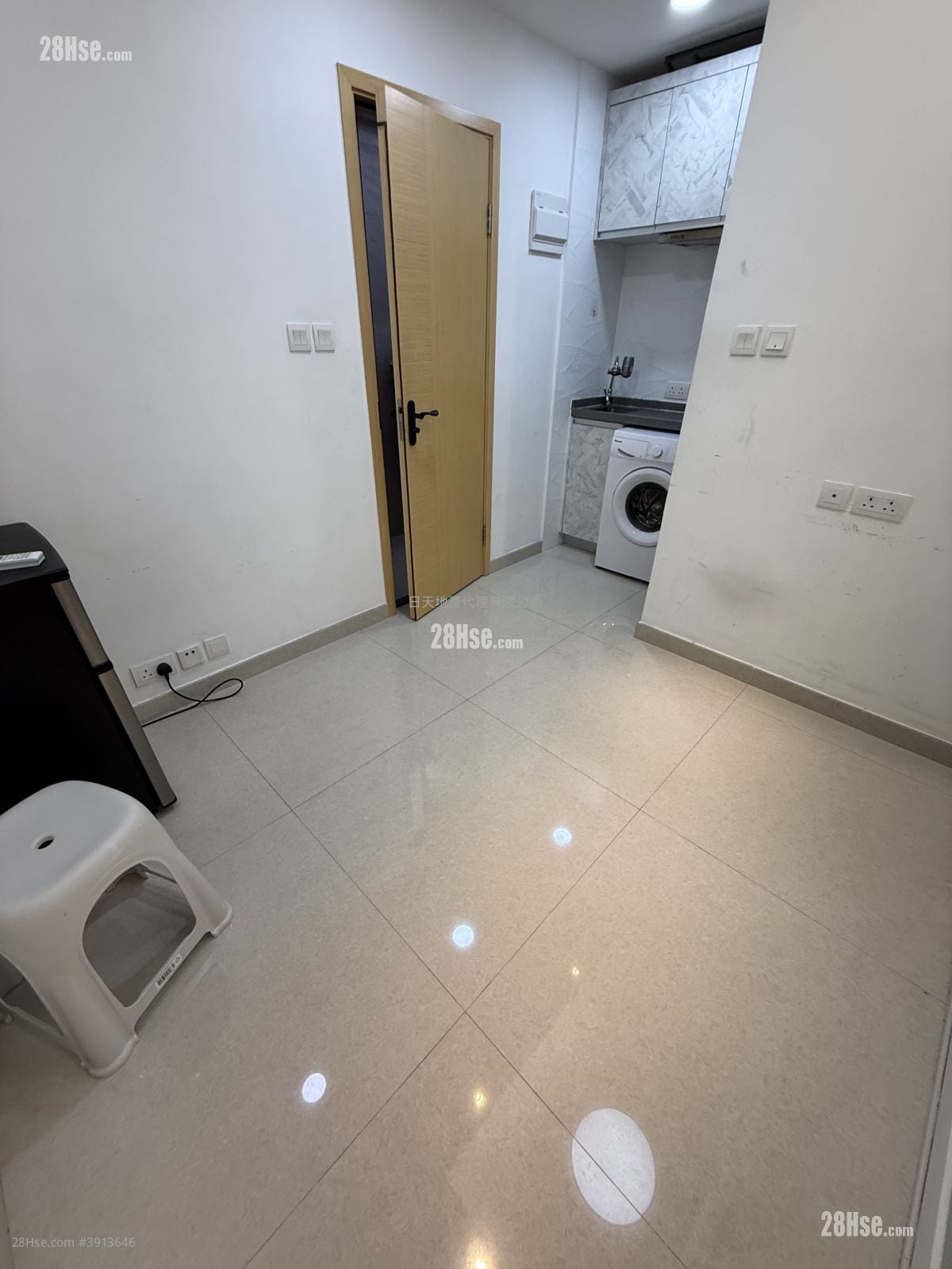 Overseas Court #3913646 Rental Property Detail Page - Bild 3