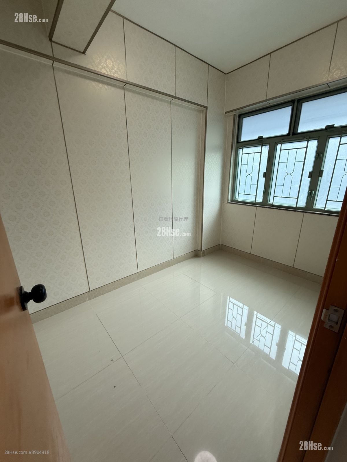 Eastland Towers #3904918 Rental Property Detail Page - Widok 2