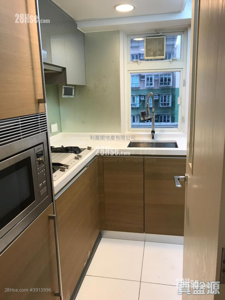 Centre Stage #3913996 For Sale Property Detail Page - Aanzicht 4