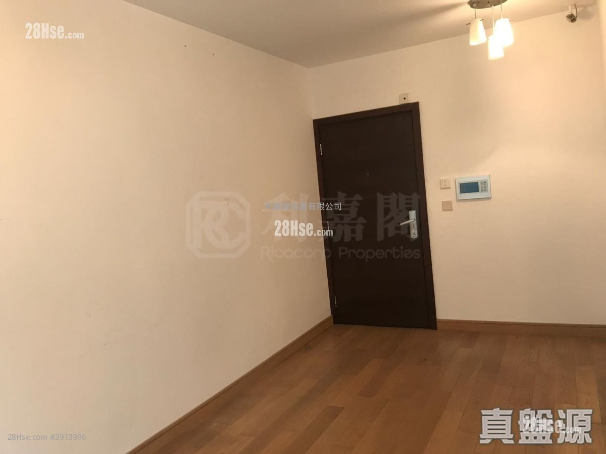 Centre Stage #3913996 For Sale Property Detail Page - Aanzicht 2